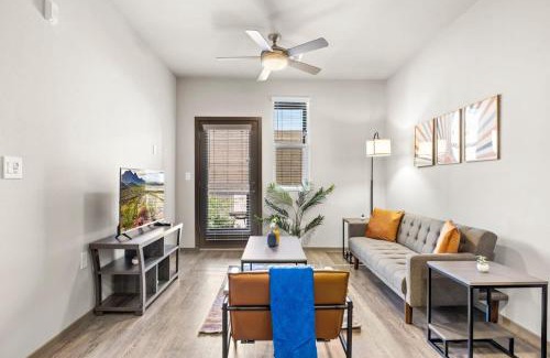 Glendale Sports and Entertainment District Apartment | Stunning Westgate CozySuites by stadium with pool 5