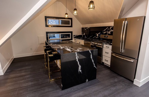 Bankers Hill Apartment | Stunning Zen Penthouse w/Dream Bathroom & Views by Little Italy and Convention C