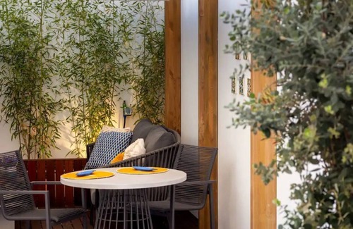 Lisbon Old Town Apartment | STUPENDO-2BR- Patio, Refresh Pond-A/C-Center-Free Park