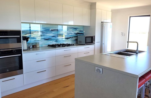 Moorowie Hotel | Sturt Bay Retreat, Port Moorowie