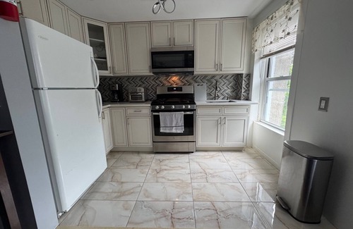 Bedford-Stuyvesant Apartment | Stuyvesant height 4th floor apartment 771 Greene Ave, Brooklyn, NY 11221