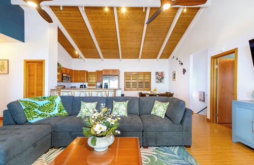 Kona Palisades House | STVR Home - Kona’s Cozy Retreat - 4Bd/3Bath/Sleep 12/Pool with AC