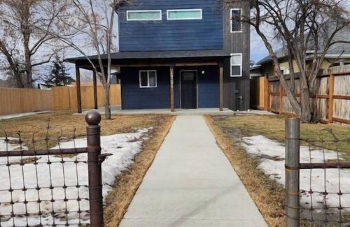 Helena House | Style and comfort in Helena! Easy access to any part of Helena. No cleaning fees