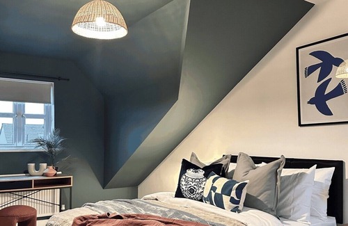 Grimsby House | Stylish 3 Bedroom Home in Grimsby with WiFi & Parking