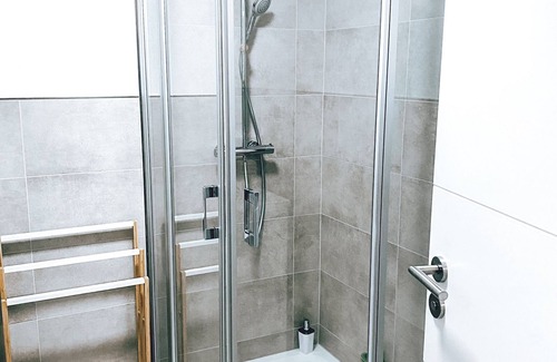 Passau Apartment | Stylisch Modern -2-4 Personen - Parkplatz -wlan Netflix