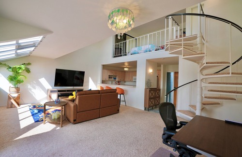 South Redondo Condo | Stylish 1-Bedroom Loft by the Ocean