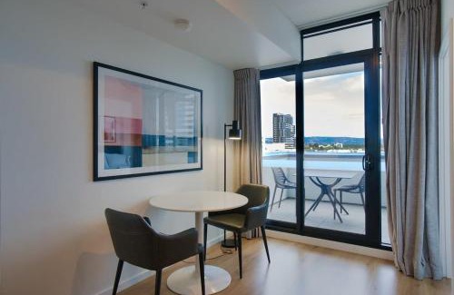 Adelaide Central Business District Apartment | Stylish 1 BR CBD Apt-Pool-Gym-Sauna-Steam Room