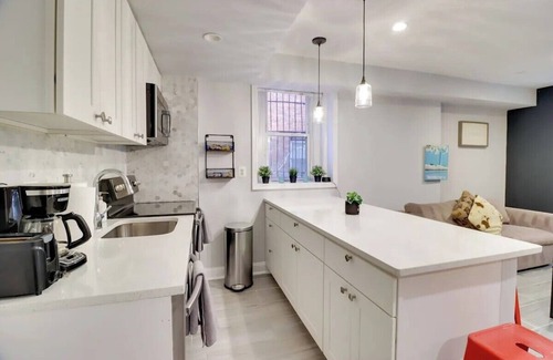 Truxton Circle House | Stylish 1BD Apartment in Downtown DC