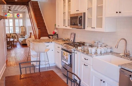 Downtown Baltimore House | Stylish 1bed/1 bath in townhouse in Baltimore city close to Johns Hopkins & UMMC