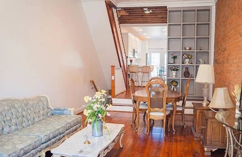 Downtown Baltimore House | Stylish 1bed/1 bath in townhouse in Baltimore city close to Johns Hopkins & UMMC