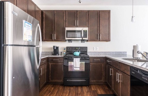 Indianapolis Apartment | Stylish 1BR in at the Crossing