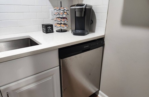 Midtown Apartment | Stylish 1BR Near Heart of Town