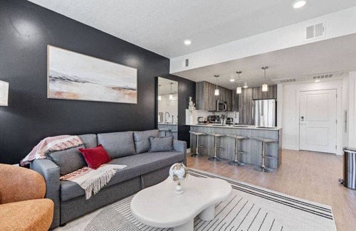 Downtown Salt Lake City Apartment | Stylish 1BR w/Gym, Walk to Temple Square