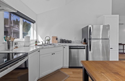 Coeur d'Alene Apartment | Stylish 1BR- Walk to Lake, Dining & Downtown CDA!