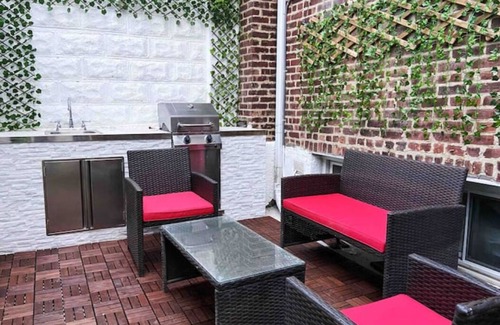 Queens Apartment | Stylish 2-4 Bedroom 2 Bath! Convenient! 24/7 Parking!n