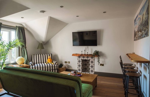 Exeter Apartment | Stylish 2 bed Apt in Exeter - Free parking, Self Check-In! Sleeps 2-4