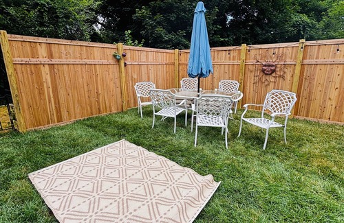Greenwich Apartment | Stylish - 2-bed Apt, Small Town Charm - Close to Saratoga, VT
