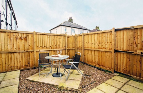 Yeadon House | Stylish 2-Bed Cottage in the heart of Yorkshire