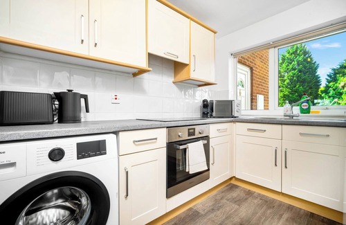 Edgbaston Apartment | Stylish 2 Bedroom Flat in Hagley Rd by Novo Stays