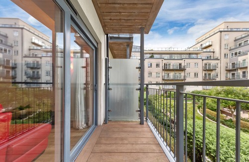 Whittington Apartment | Stylish 2-BR in Colindale, London Next to Museum and Underground Station