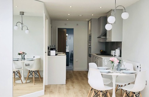 Swalecliffe House | Stylish 2 Double Bed Holiday House With Garden