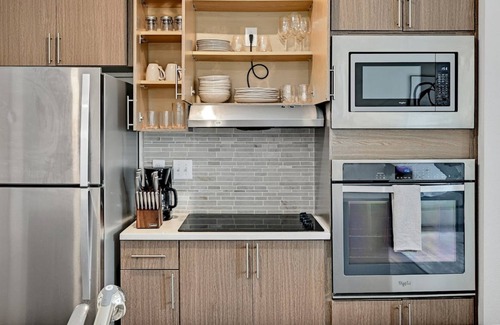 East Oak Hill Apartment | Stylish 2Bed/2Bath Apt + 1G WiFi + Parking
