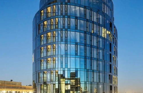 Melbourne Apartment | Stylish 2BR Apartment St Kilda Rd w Pool Parking