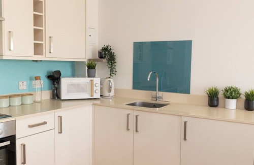 Hatfield Apartment | Stylish 2BR apartment, Town centre, Free parking