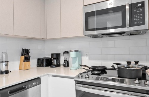 Ojus Apartment | Stylish 2BR Apt in Aventura with Pool & BBQn