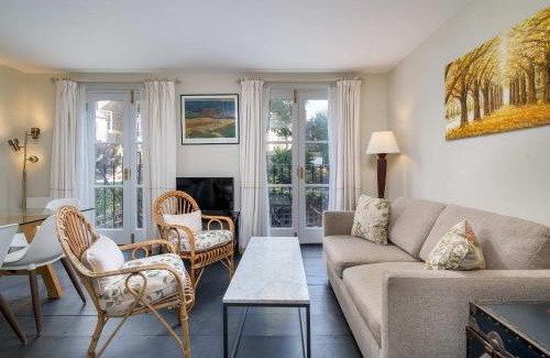 Pimlico Apartment | Stylish 2BR Flat with Garden Near Buckingham Palace