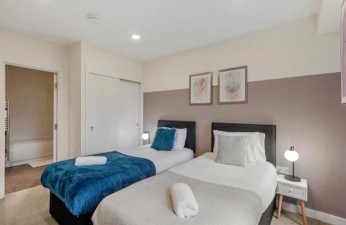 Bedford Apartment | Stylish 2BR in Bedford, Parking, Free WiFi, Gym & Cinema room