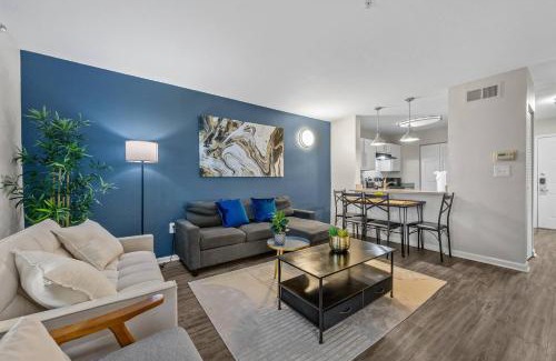 Pleasant Valley Apartment | Stylish 2BR in Downtown, Pool Gym, near Airport