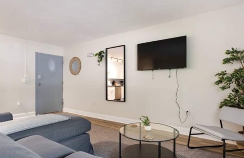 Friendship Apartment | Stylish 2BR in East Liberty | Parking Near CMU & Pitt