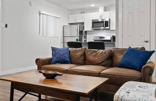 Highland Apartment | Stylish 2BR in Highland Austin TX 7323