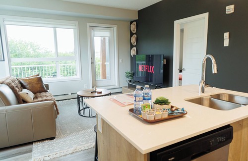 Inglewood Condo | Stylish 2BR Retreat Near Parks&Paths 10-min DT/Zoo