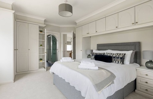 Canford Cliffs House | Stylish 3 bed House in Canford Cliffs 5 mins to beach