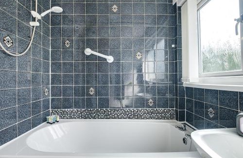 Wolverhampton Apartment | Stylish 3 bed in great location - BTA Homes Serviced Accommodation Wolverhampton