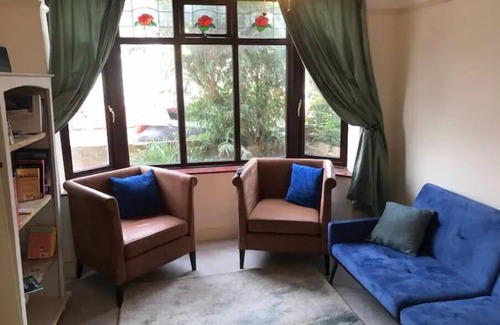 Whitstable House | Stylish 3 bedrooms, three min walk from Whitstable station or high street!