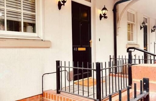 Winchester House | Stylish 3BD Townhouse in Central Winchester
