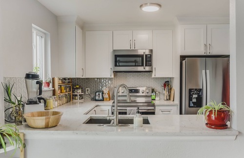 Glenwood Grove - North Iris House | Stylish 3bdrm with Pool & Mountain Views