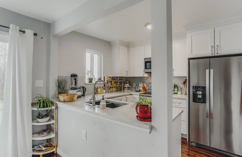 Glenwood Grove - North Iris House | Stylish 3bdrm with Pool & Mountain Views