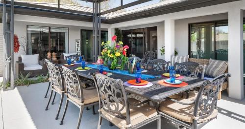 Horseshoe Bay House | Stylish 3BR House with Swimming Pool and Walking to HSB Resort