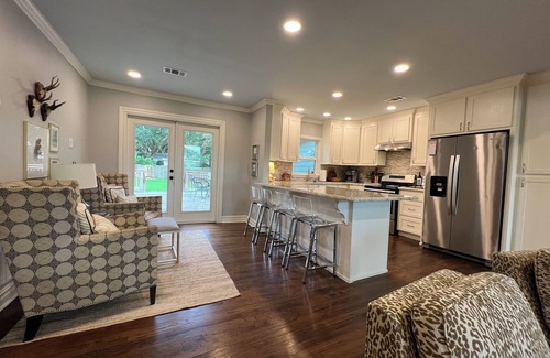Monroe House | Stylish 3BR in Garden District near parks, river views, Neville High, and ULM.
