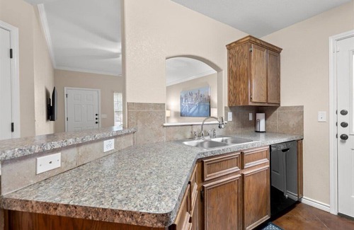 Temple House | Stylish 3BR Retreat in Highly-Rated Locale