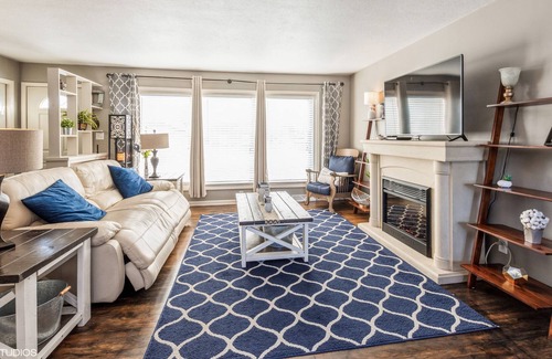 Cedar Rapids House | Stylish 4 Bdr 2 Bth 4 Fireplace Home Luxury Oasis