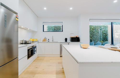 Box Hill North House | Stylish 4BR Family Townhouse with Private Courtyard