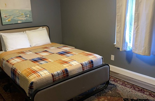 Ellendale House | Stylish 4BR Prime Location Close to All!