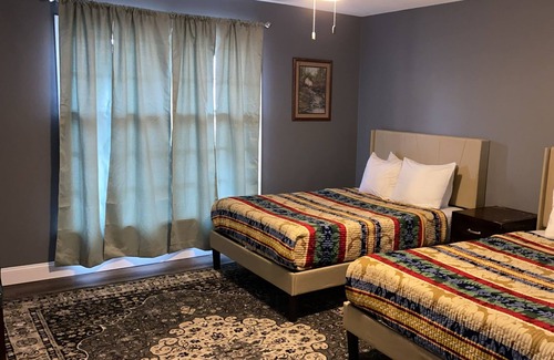 Ellendale House | Stylish 4BR Prime Location Close to All!