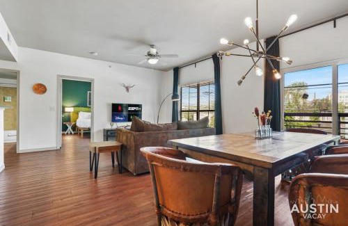North Loop Apartment | Stylish 4BR with Smart TV and Free Garage Parking