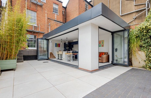 Leamington Spa House | Stylish 5-Bed Townhouse in Prime Leamington Spa